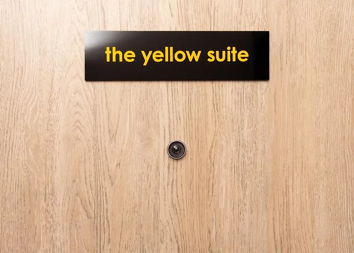 Downtown Luxury Boutique : The Yellow * 테살로니키