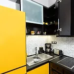 Downtown Luxury Boutique : The Yellow * テッサロニキ
