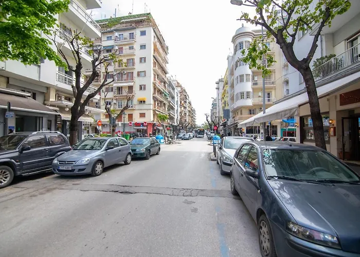Downtown Luxury Boutique : The Yellow * סלוניקי