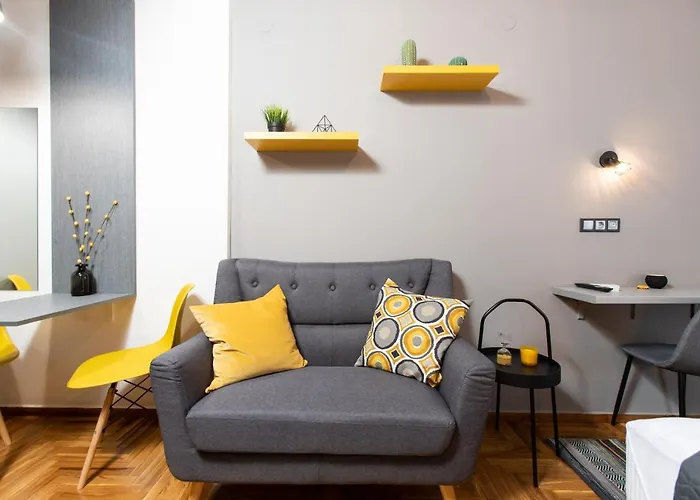 Downtown Luxury Boutique : The Yellow *